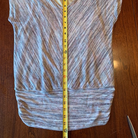 EUC Women’s Knox Rose top size Small - Picture 8 of 9